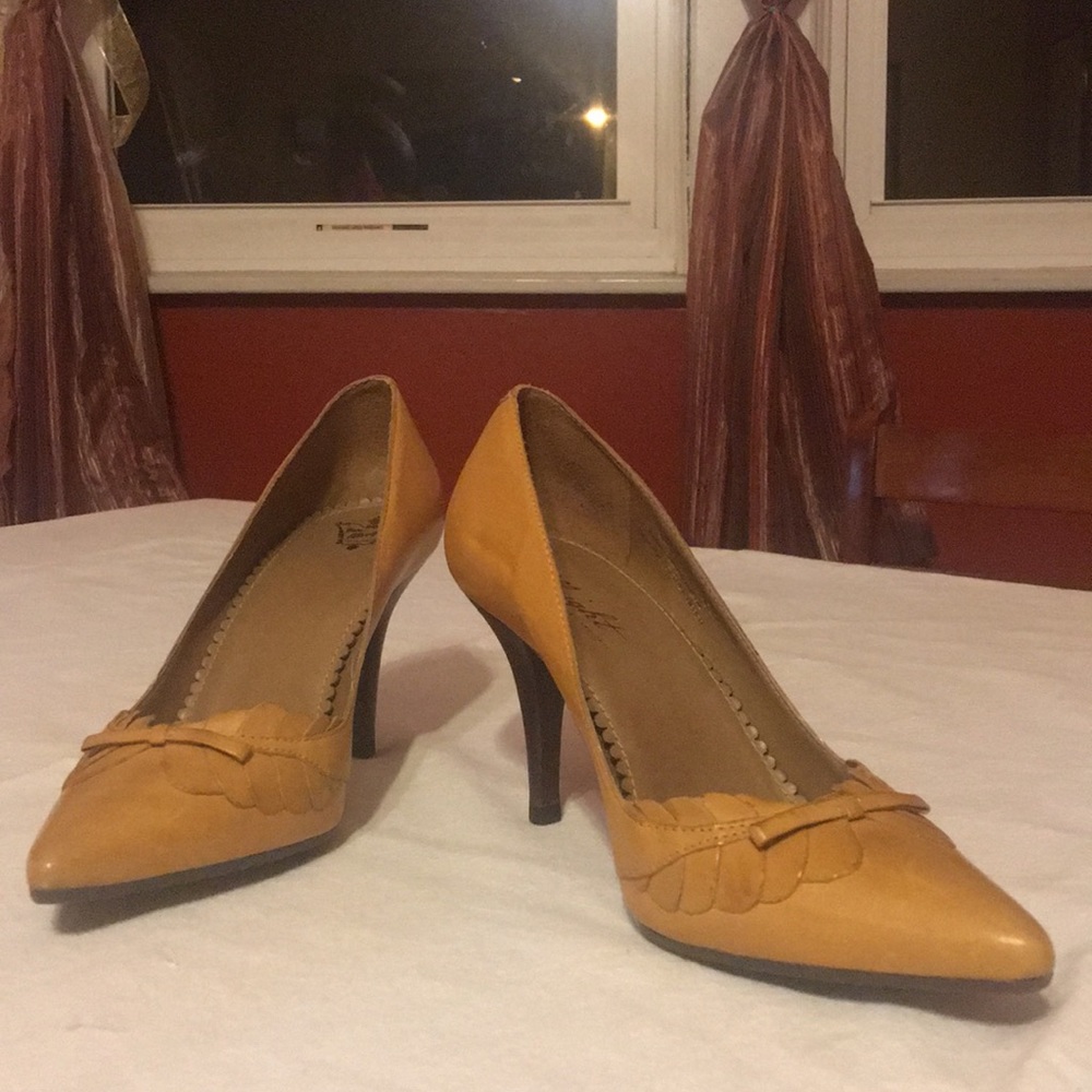 Mustard 2.5in heels!